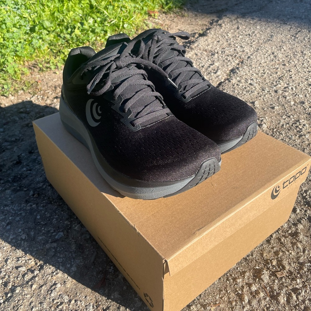 TOPO phantom 3 Men's Black Running Shoes 10.5